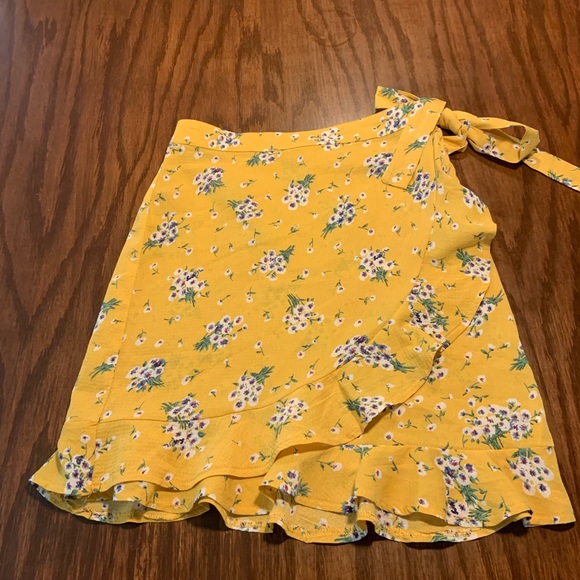 Cute Floral Wrap Skirt 🌼 - Picture 1 of 3
